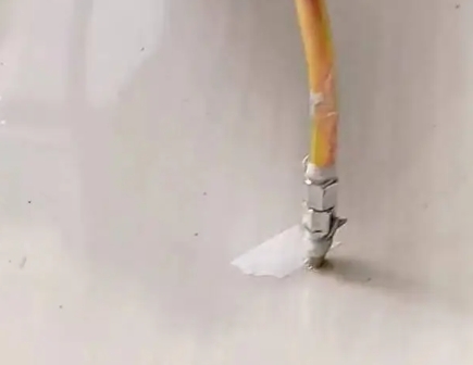安义瓷砖空鼓维修公司专业解答在瓷砖铺贴过程中，如果使用的砂料过粗（如全部使用了粗砂），可能会导致以下问题
